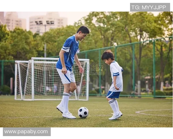 足球巨星儿子们的搞笑瞬间集锦 父子默契与趣事全记录